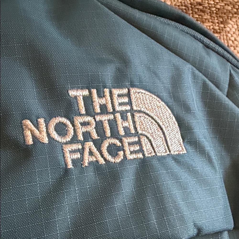 The North Face Women’s BOREALIS  LUXE Blue/teal Backpack - BNWT - Picture 10 of 11